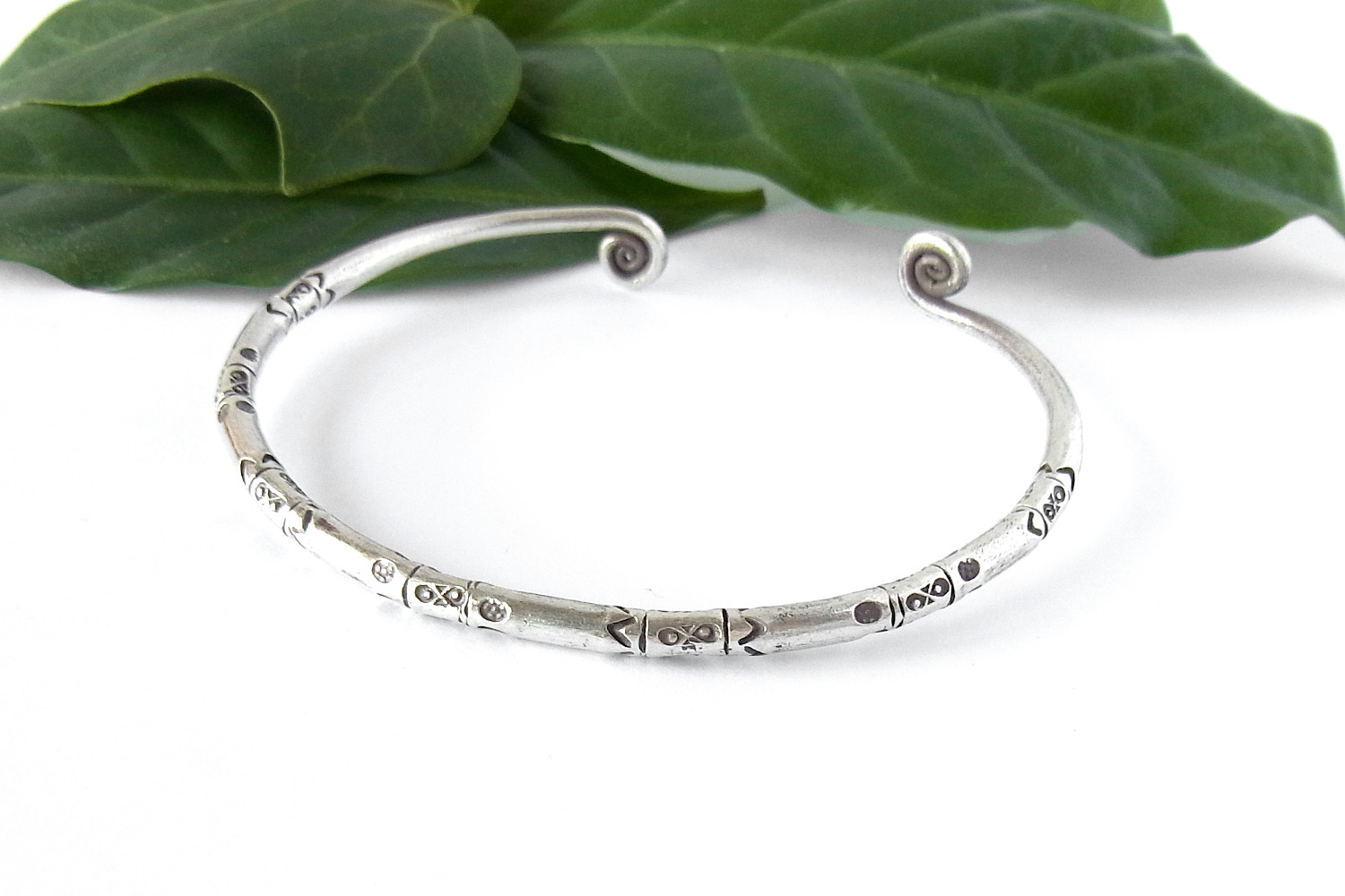 カレンシルバーバングル photo1カレン族シルバーバングル