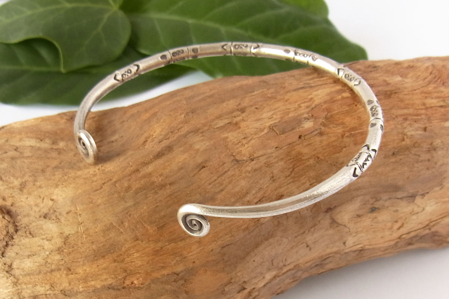 カレンシルバーバングル photo2カレン族シルバーバングル