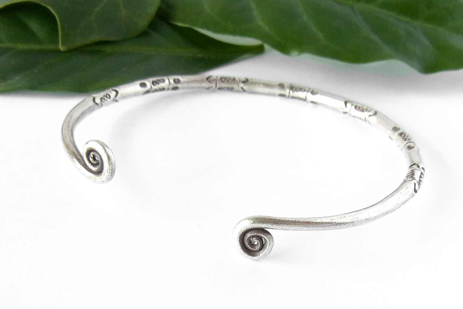 カレンシルバーバングル photo4カレン族シルバーバングル