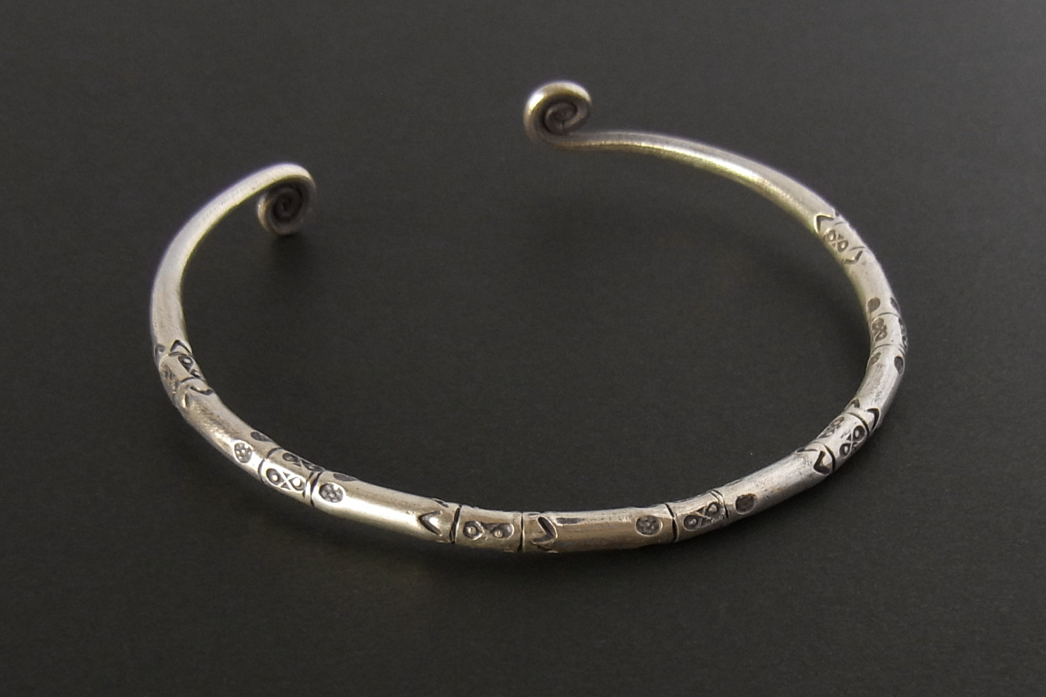 カレンシルバーバングル photo5カレン族シルバーバングル