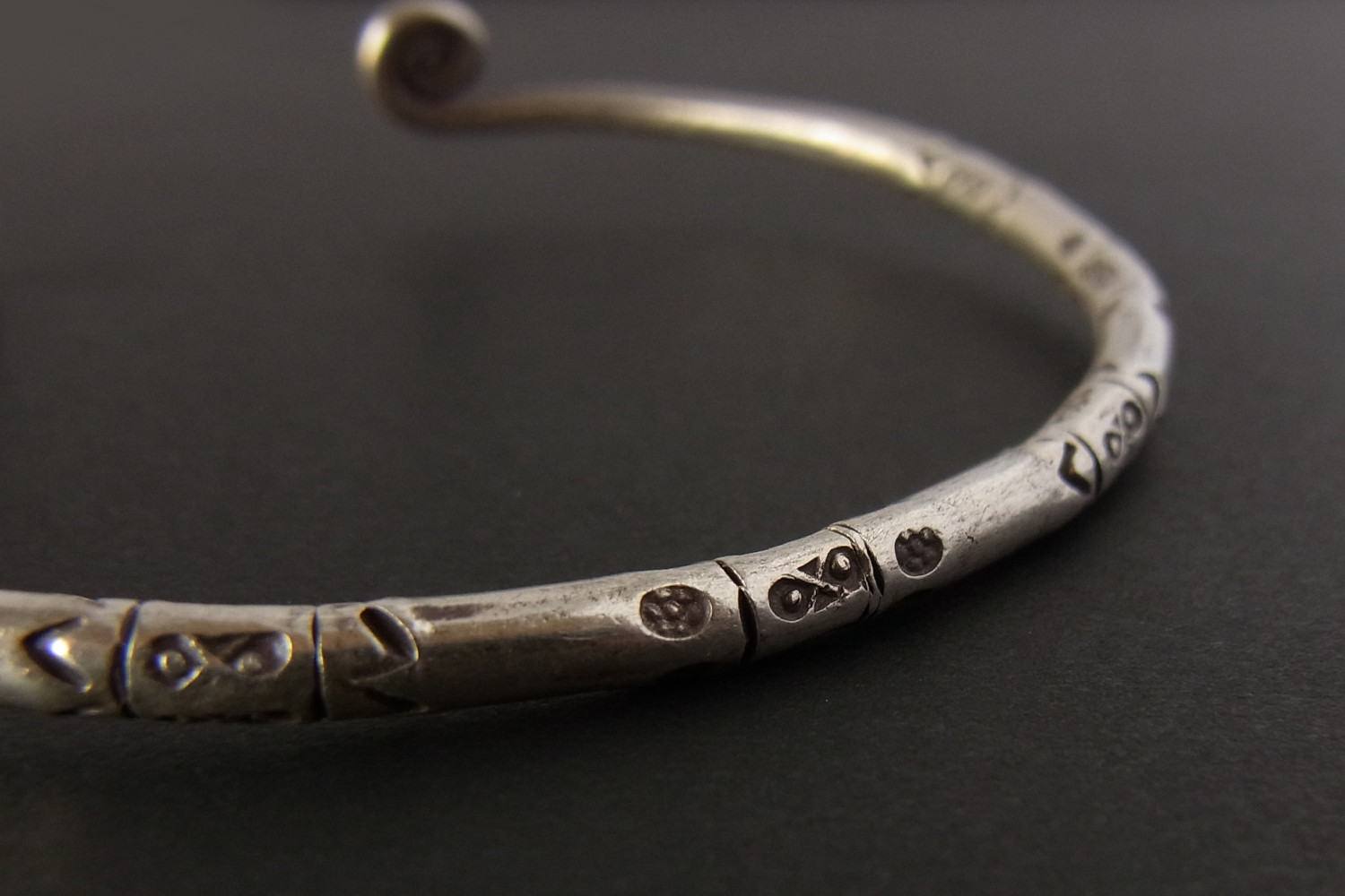 カレンシルバーバングル photo6カレン族シルバーバングル