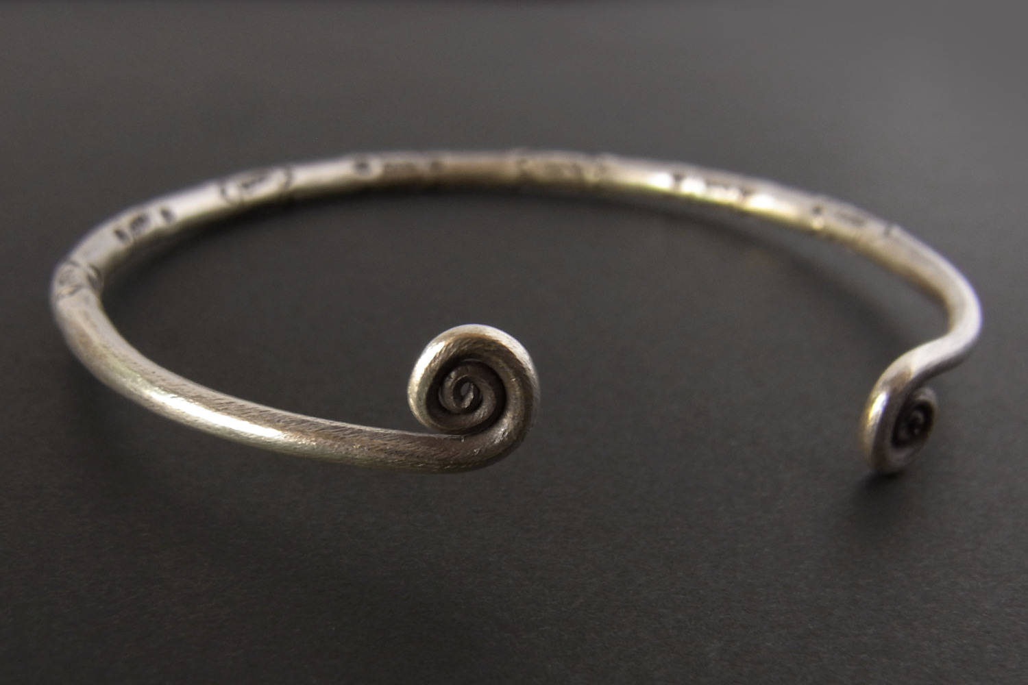 カレンシルバーバングル photo7カレン族シルバーバングル