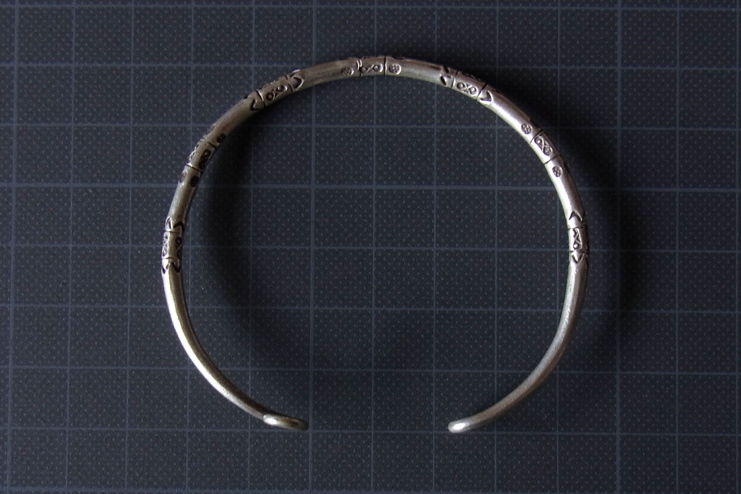 カレンシルバーバングル photo9カレン族シルバーバングル