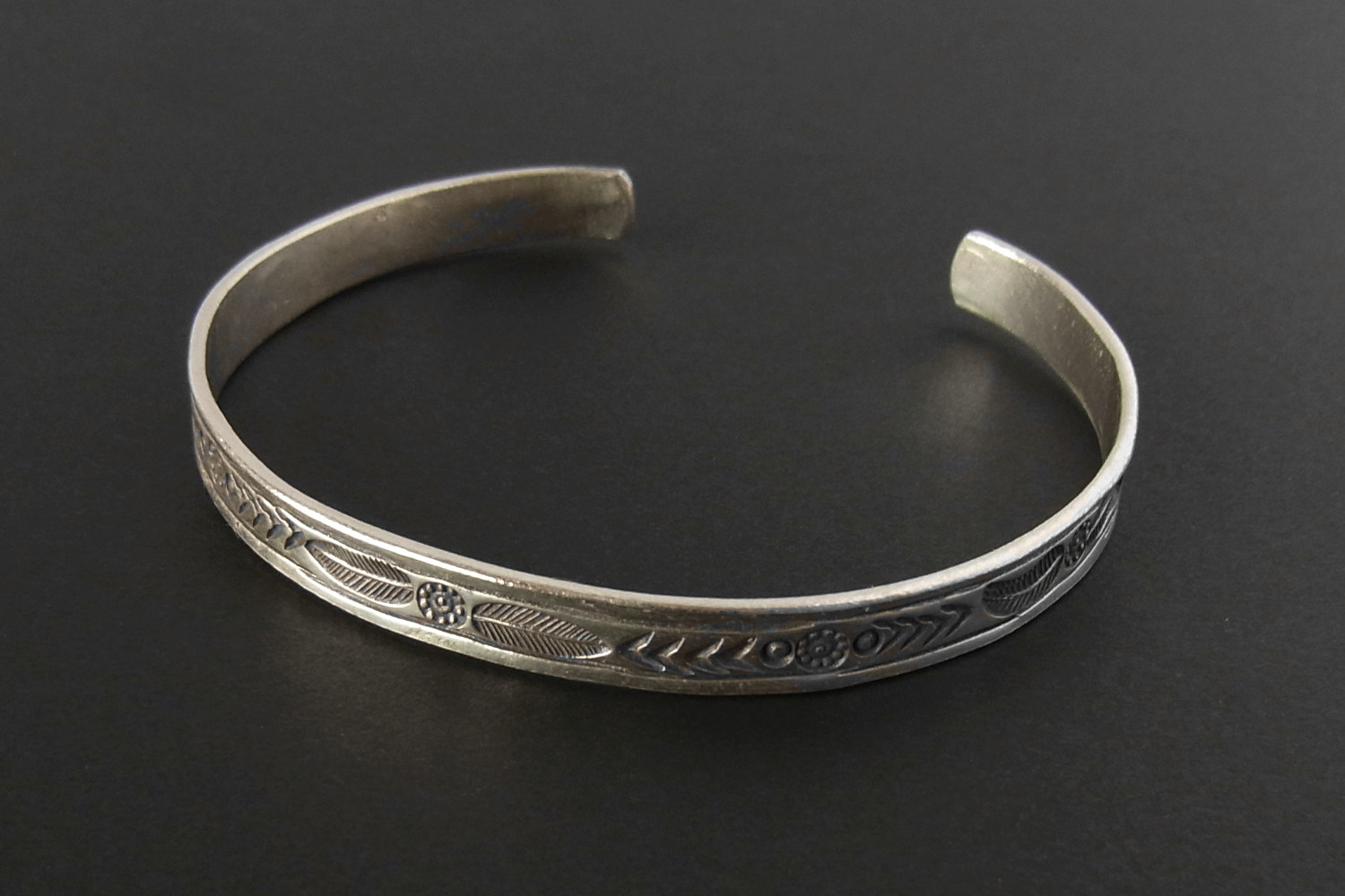 カレンシルバーバングル photo5カレン族シルバーバングル