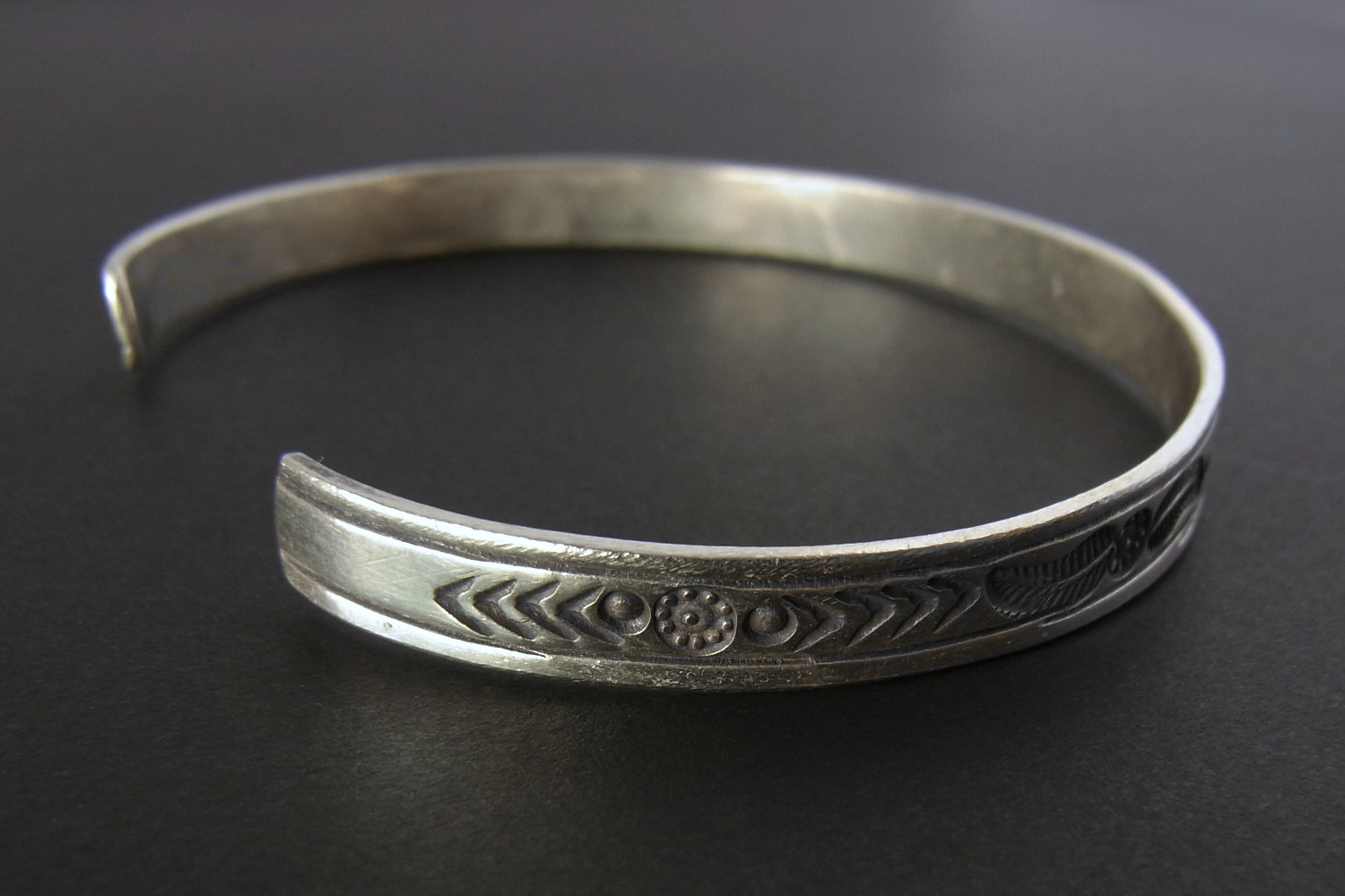 カレンシルバーバングル photo7カレン族シルバーバングル