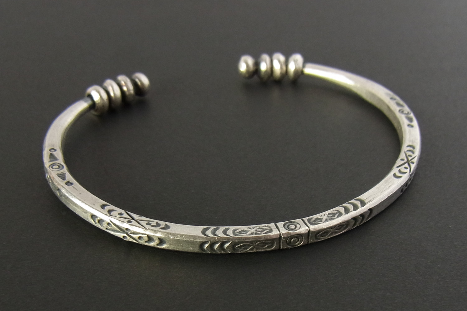 カレンシルバーバングル photo5カレン族シルバーバングル