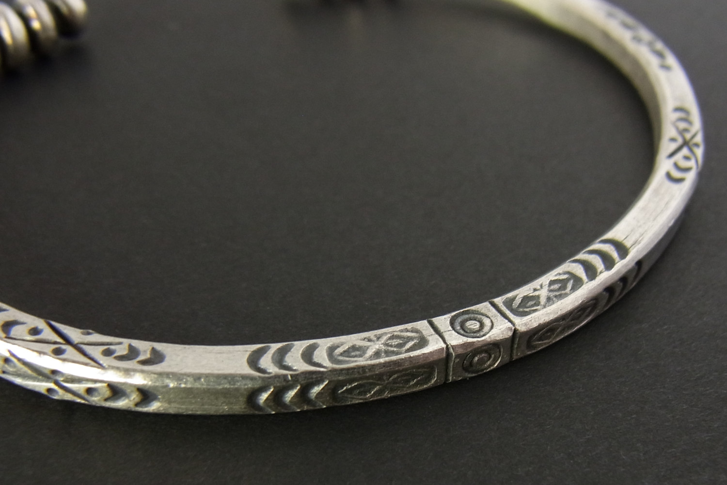 カレンシルバーバングル photo6カレン族シルバーバングル