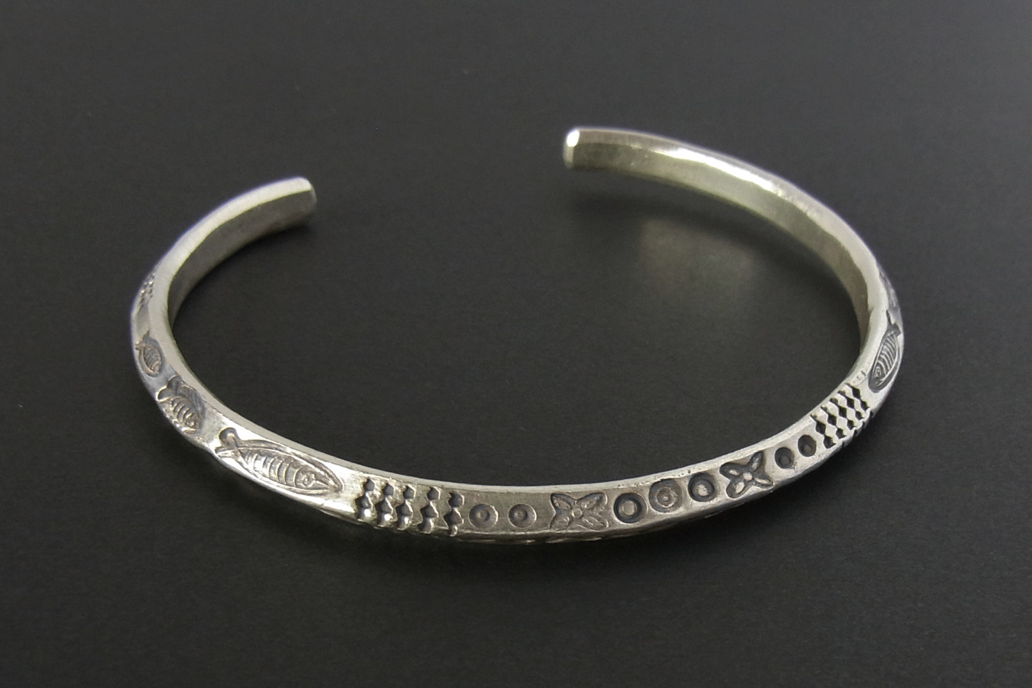 カレンシルバーバングル photo5カレン族シルバーバングル