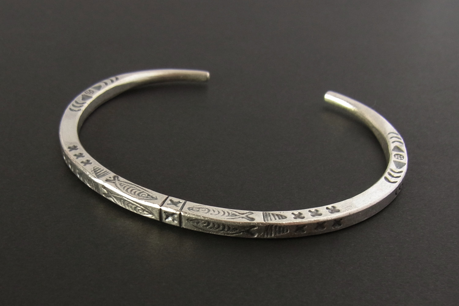 カレンシルバーバングル photo5カレン族シルバーバングル