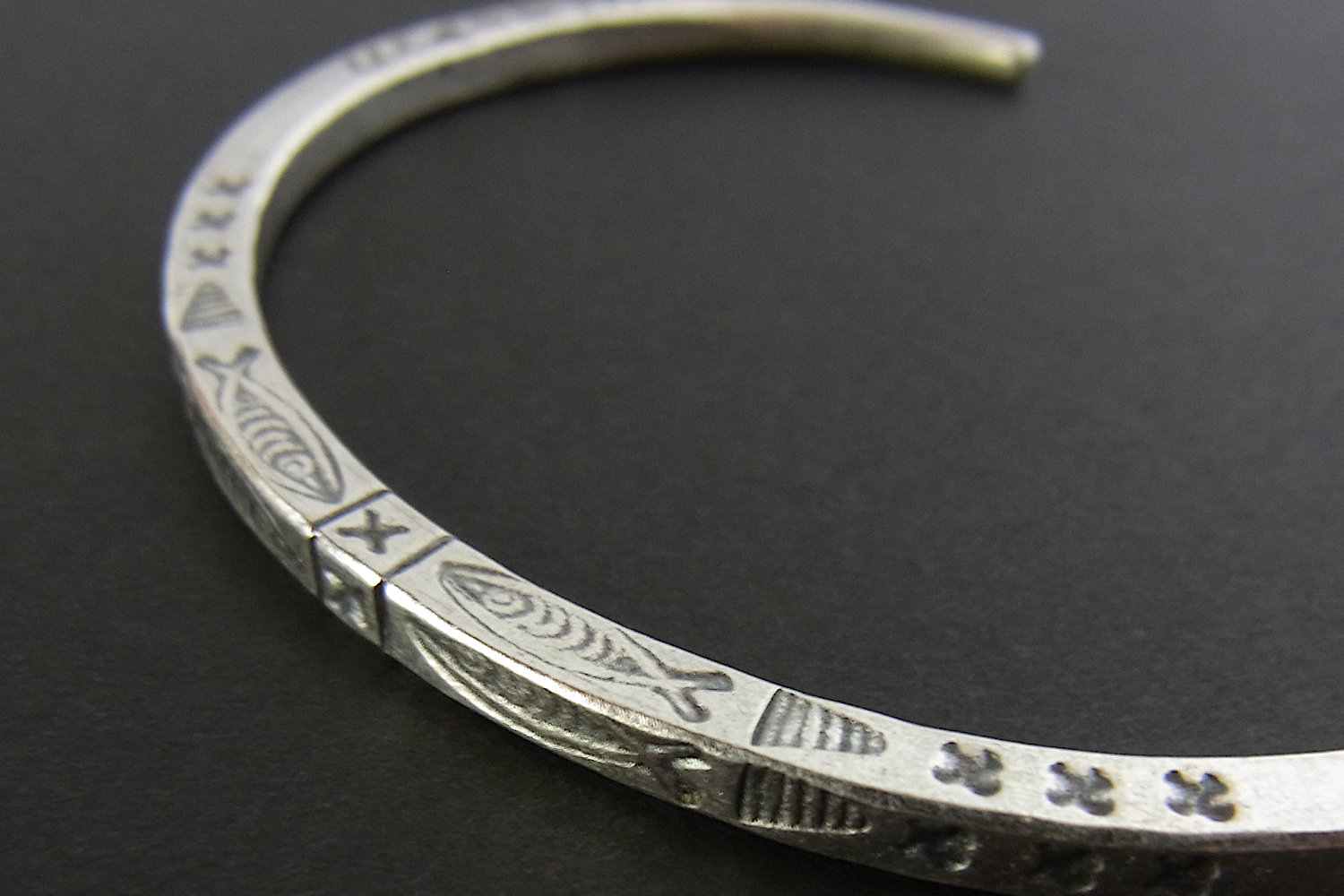 カレンシルバーバングル photo6カレン族シルバーバングル