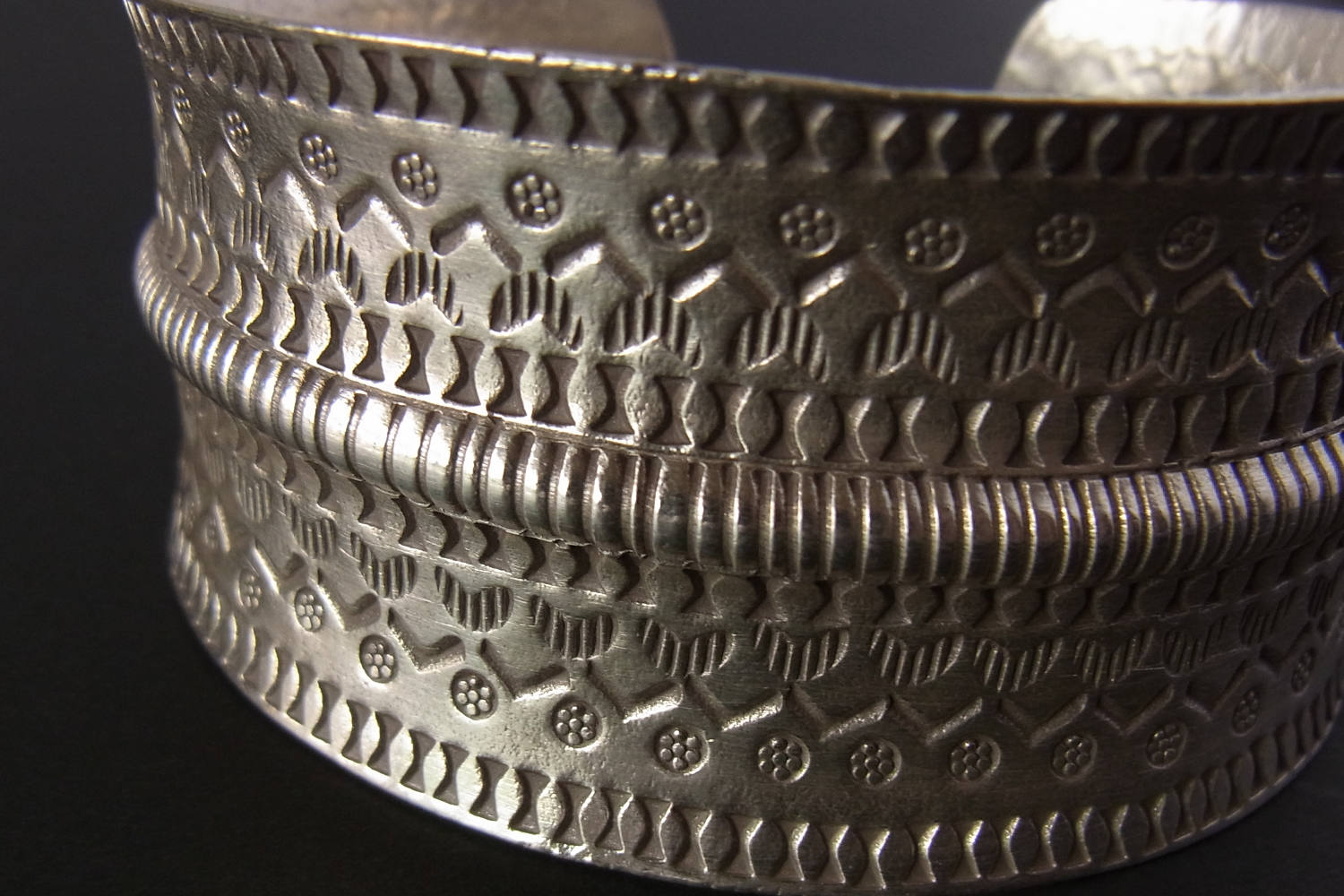 カレンシルバーバングル photo6カレン族シルバーバングル