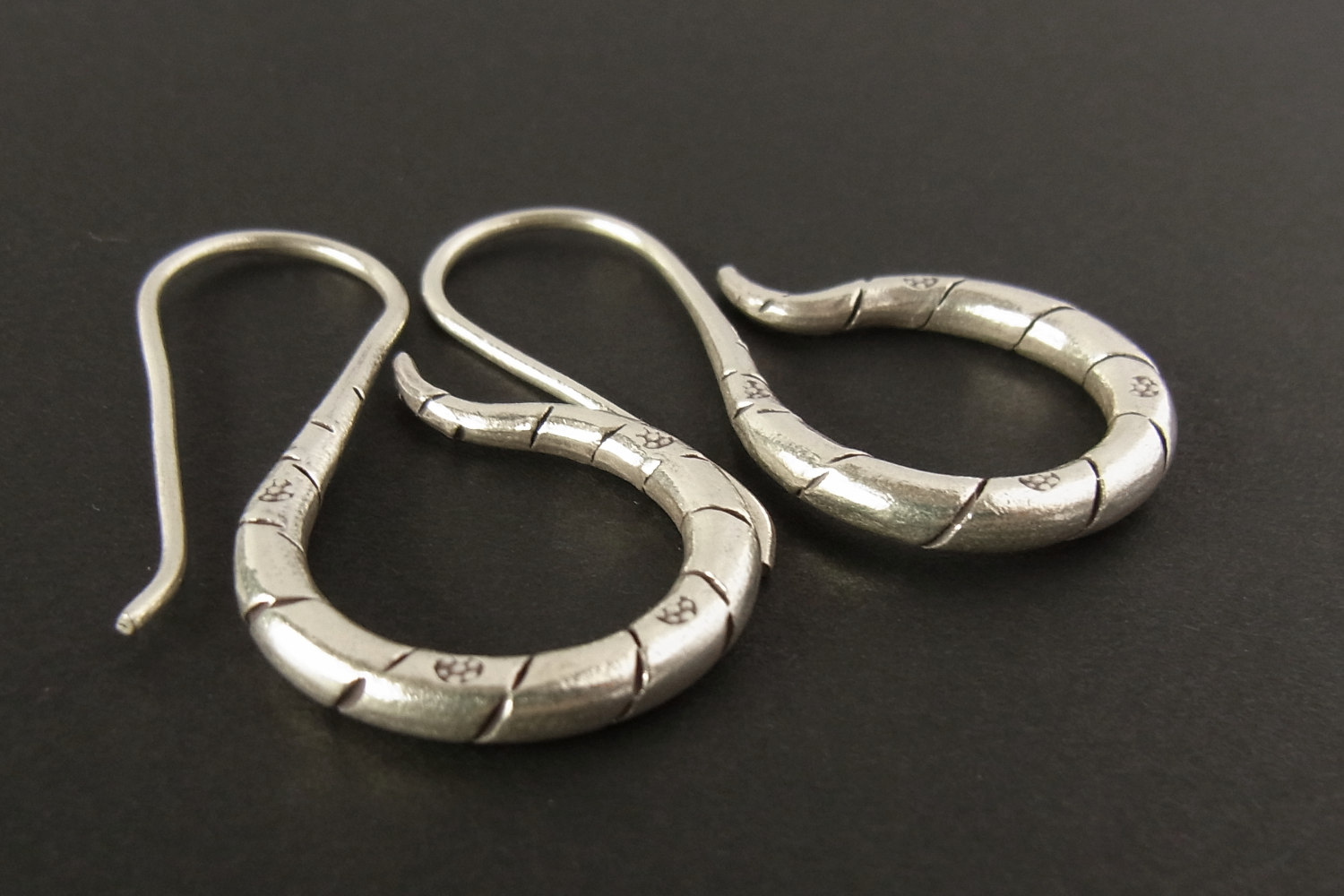 カレンシルバーピアス photo5カレン族シルバーピアス・イヤリング