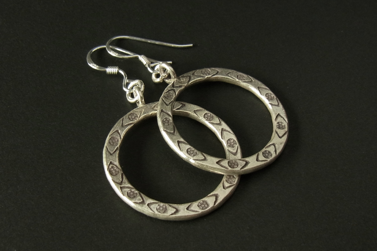 カレンシルバーピアス photo5カレン族シルバーピアス・イヤリング