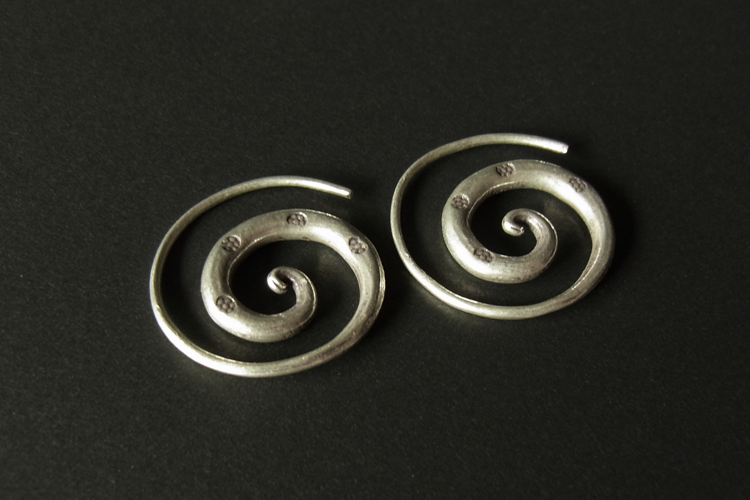 カレンシルバーピアス photo5カレン族シルバーピアス・イヤリング