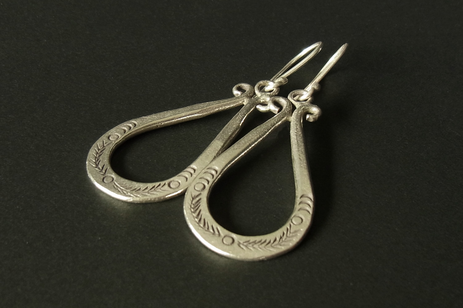 カレンシルバーピアス photo5カレン族シルバーピアス・イヤリング