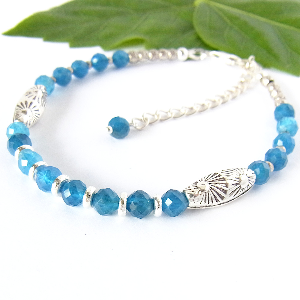 カレン族シルバー＆ネオンブルーアパタイトのシルバーブレスレット