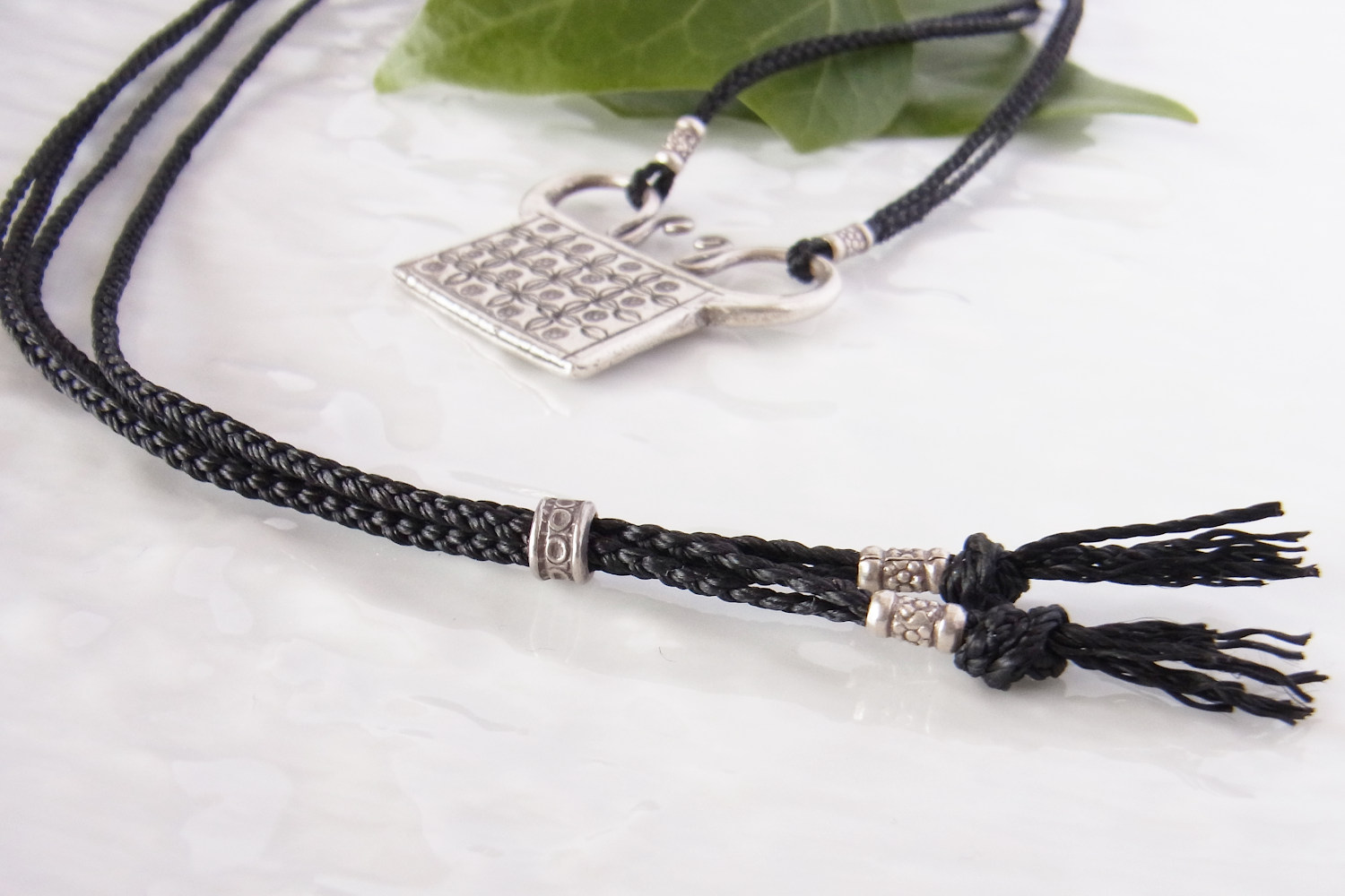 カレンシルバー&ワックスコードネックレス photo5カレン族シルバー&ワックスコード・ネックレス