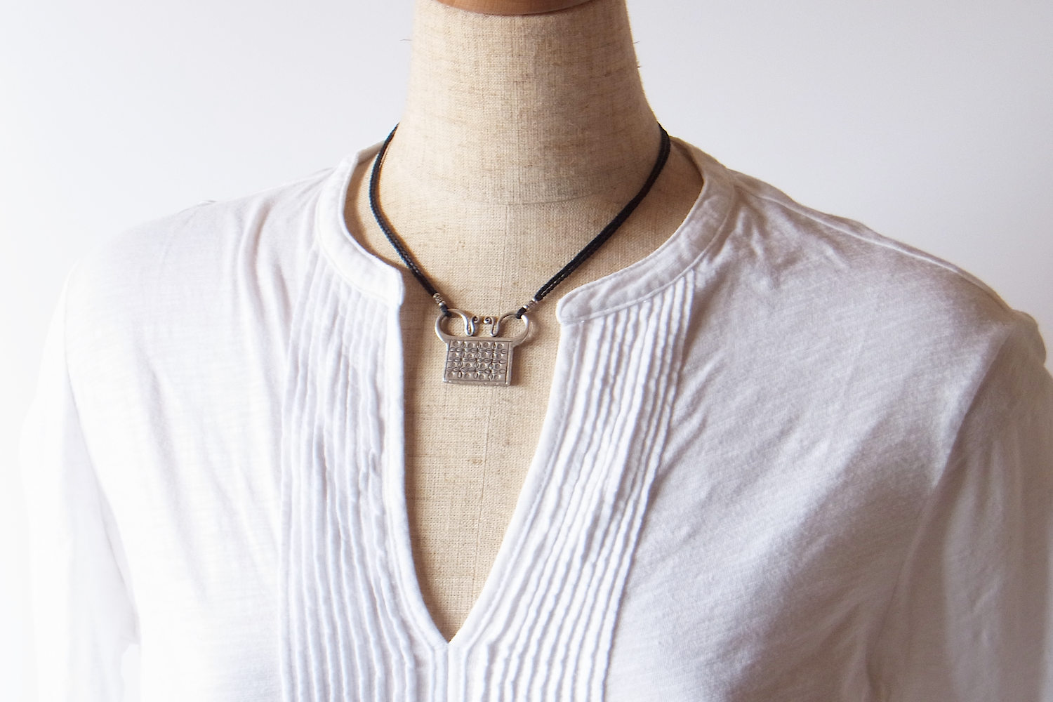 カレンシルバー&ワックスコードネックレス photo7カレン族シルバー&ワックスコード・ネックレス