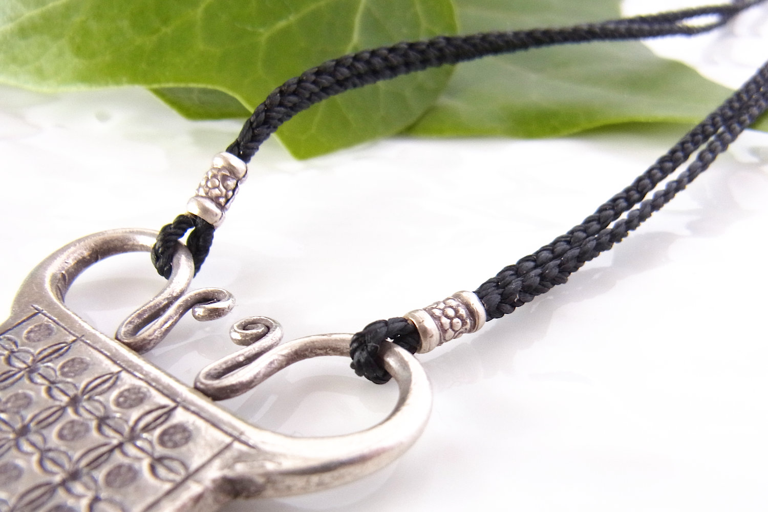 カレンシルバー&ワックスコードネックレス photo4カレン族シルバー&ワックスコード・ネックレス