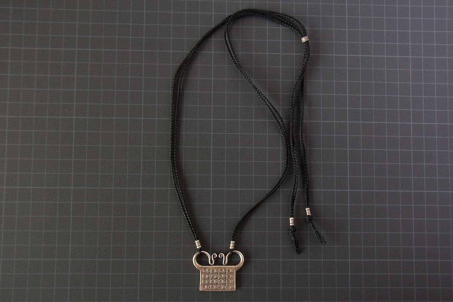 カレンシルバー&ワックスコードネックレス photo9カレン族シルバー&ワックスコード・ネックレス