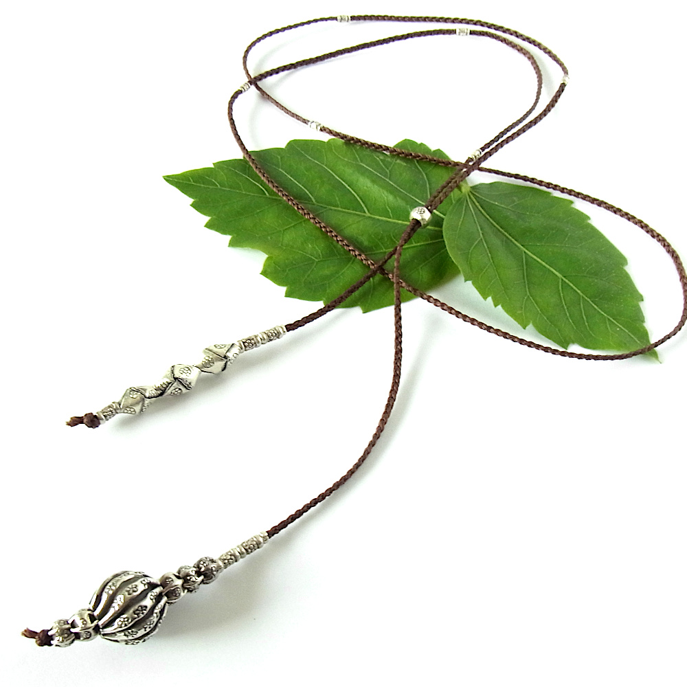 カレン族シルバー＆ワックスコードネックレス