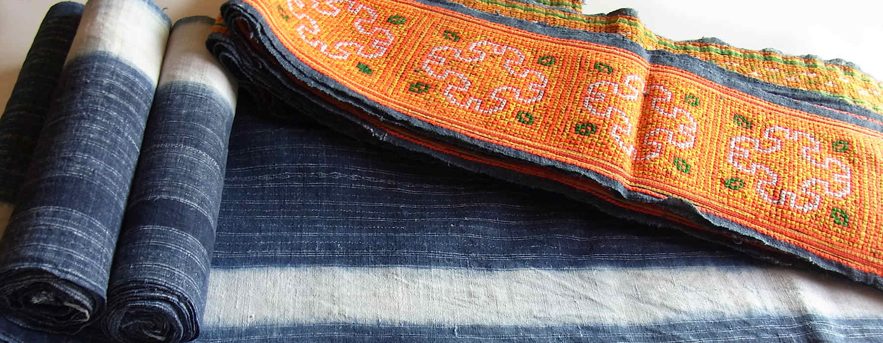 モン族の織物～ラオス・タイ・中国に暮らす山岳民族モンの手織り布です 